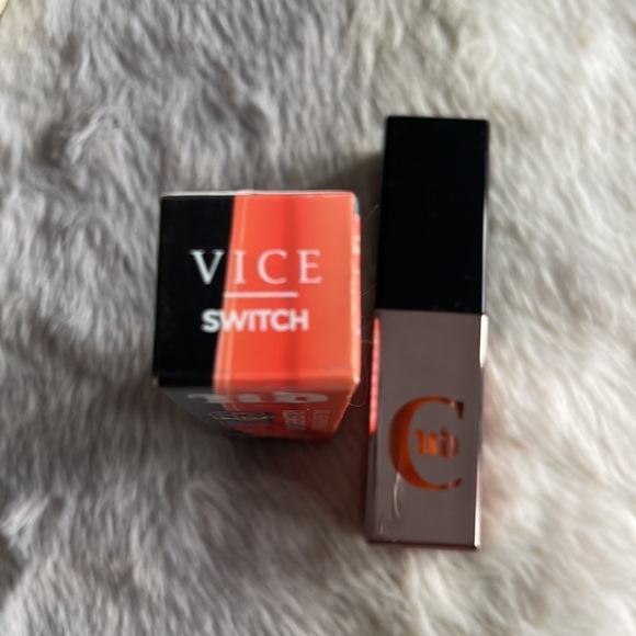 URBAN DECAY WIRED LIP CHEMISTRY LASTING GLASSY TINT - Picture 2 of 3